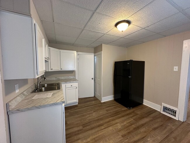 Building Photo - Recently Renovated 3BR/1BA Home in New Albany!