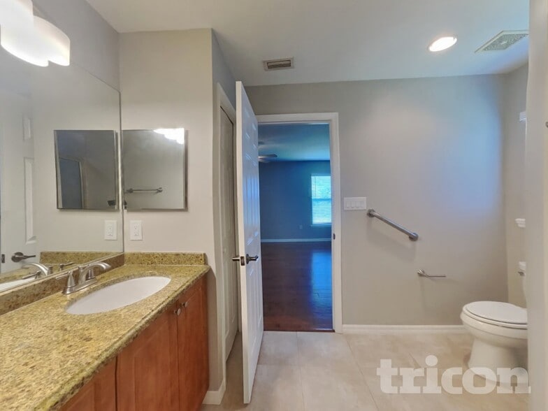 Building Photo - 23183 Burlingame Ave