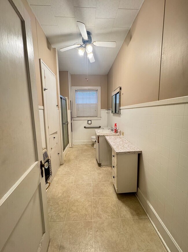 Building Photo - Spacious Home close to LA Tech