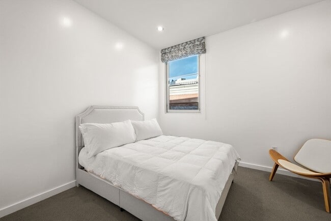 Building Photo - 88 Kingston St