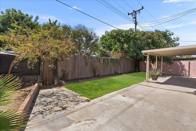 Building Photo - Spacious 3 Bed 2 Bath House w/ Central A/C...