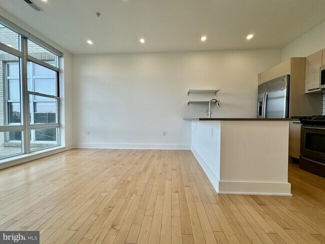 Building Photo - 1616 11th St NW