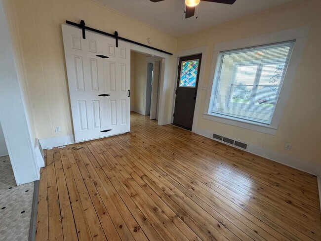 Building Photo - Charming 2 Bedroom Single-Family Home with Garage in Tomah