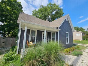 Building Photo - Nice 3 bedroom 2 bath home close to the U ...