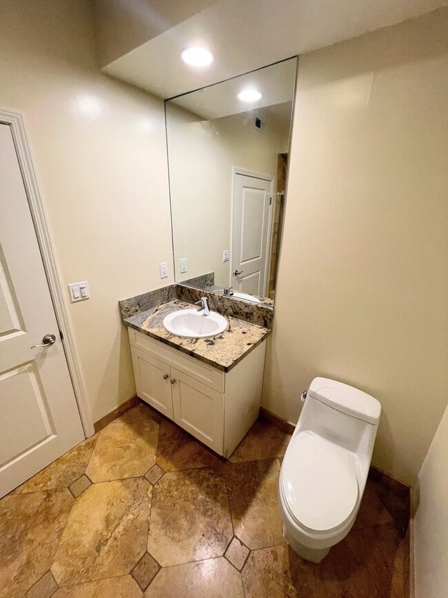 Building Photo - Studio City living at a great price. 3bd/2ba condo, dual parking, water/trash included!