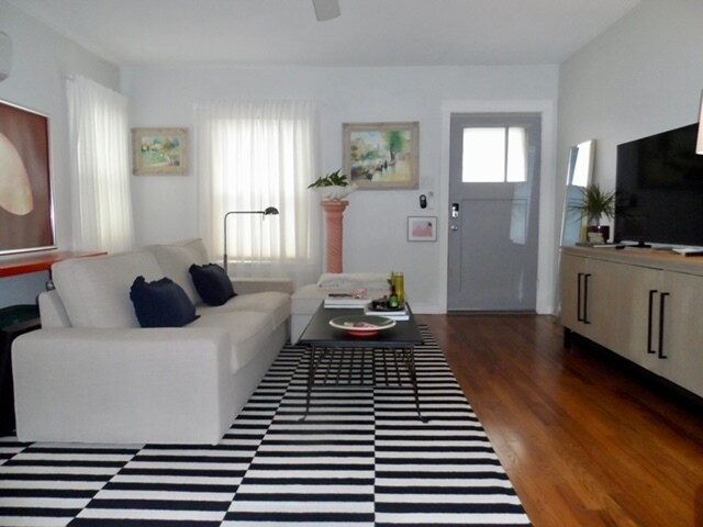 Building Photo - 627 Lovera Blvd