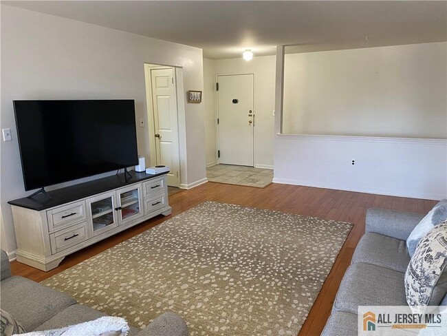 Building Photo - 144 Beverly Hl Ter