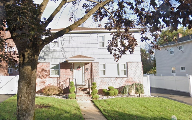 Building Photo - 1141 Magie Ave