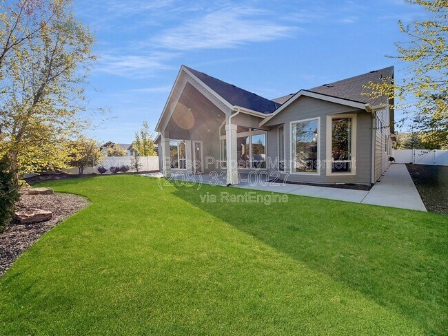 Building Photo - 8368 W Sparks Lake Dr