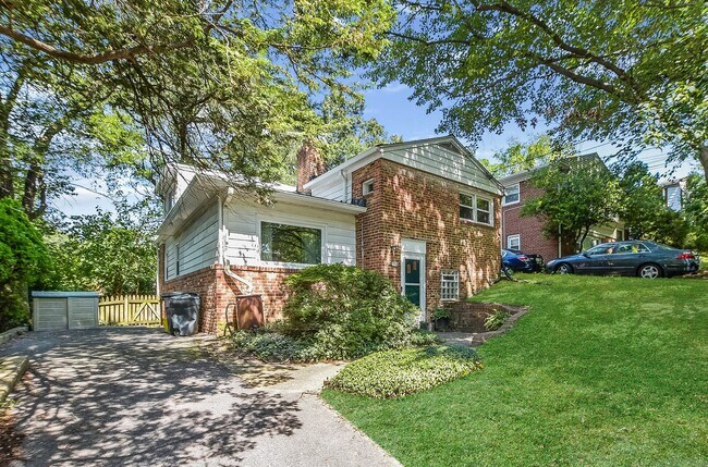Building Photo - 3 Bed 2 Bath - Takoma Park Split Level - 1...
