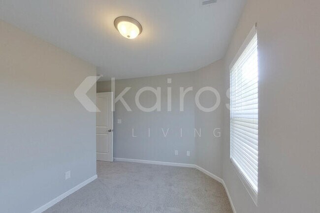 Building Photo - 948 Silent Barge Cv