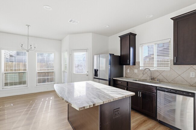 Building Photo - 6444 Wenlock Dr