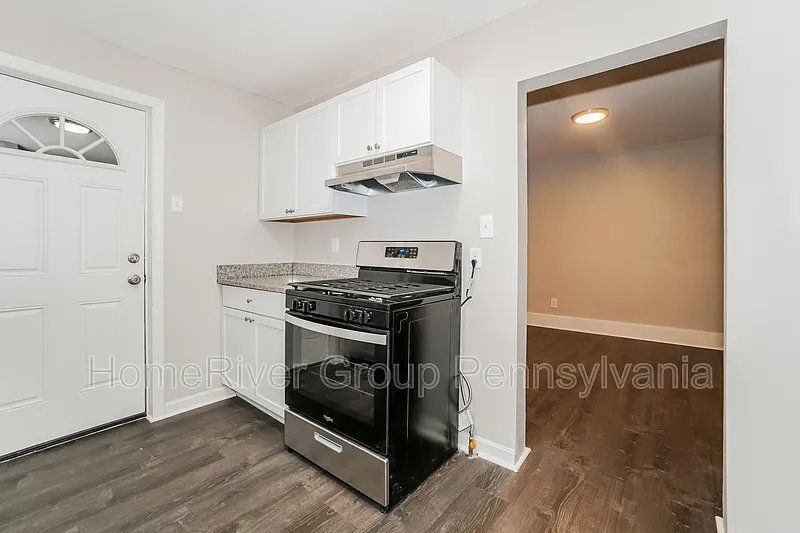 Building Photo - 2413 Collins St