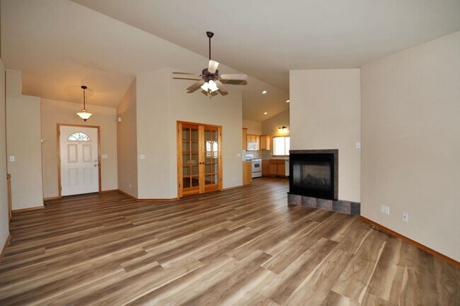 Building Photo - 3 bed 2 bath rancher with office