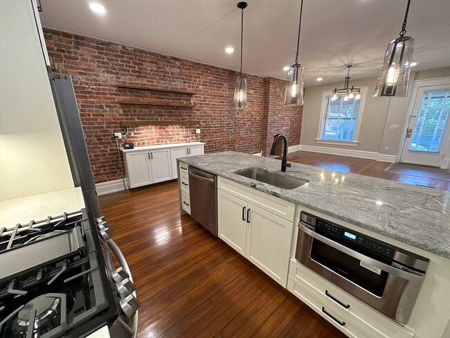 Building Photo - Dennison Ave 866-868 CR