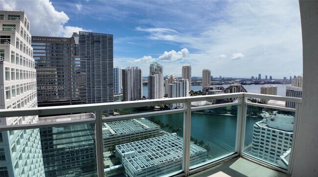 Building Photo - 950 Brickell Bay Dr