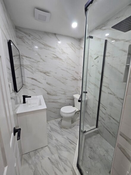 Building Photo - 5028 65th Pl