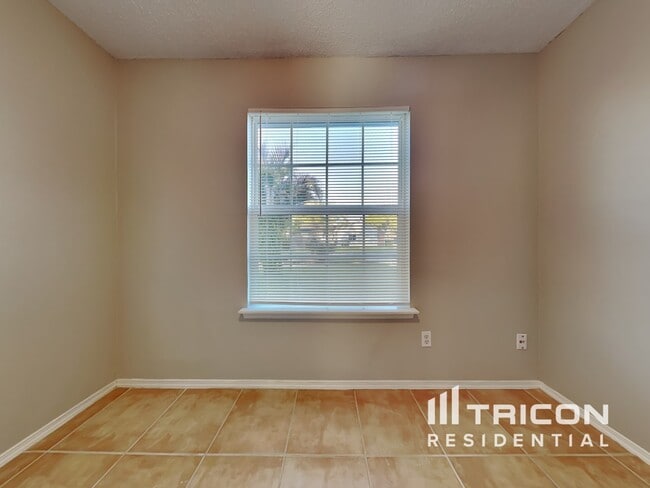 Building Photo - 9574 Villiers Dr N