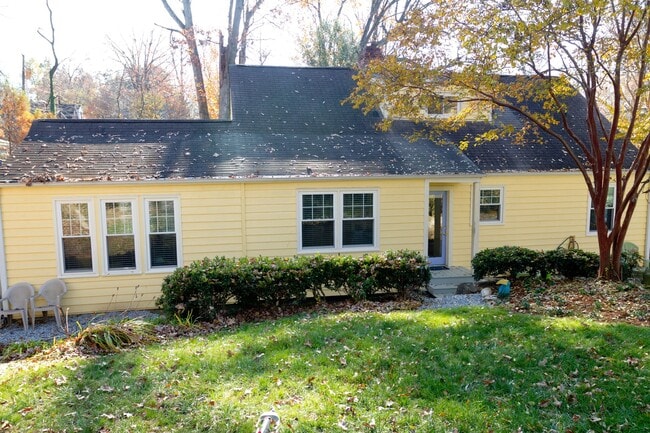 Building Photo - AVAILBLE NOW TO VIEW/LEASE! Classic Ardmor...