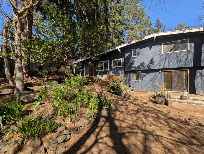 Building Photo - Fantastic 3-Bedroom, 2.5-Bath Home In East Eugene!