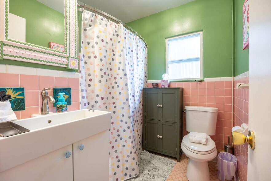 Building Photo - 214 Lucerne Dr