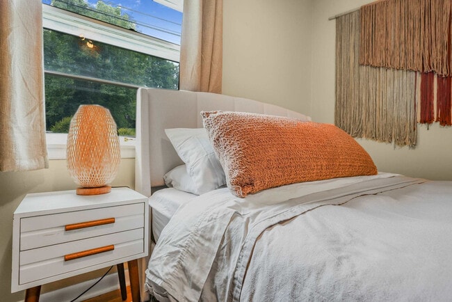 Building Photo - 4834 Hopedale Dr