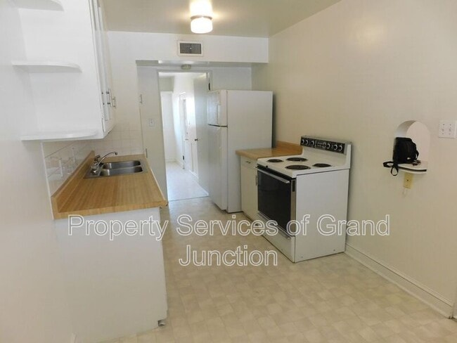 Building Photo - 742 Bunting Ave