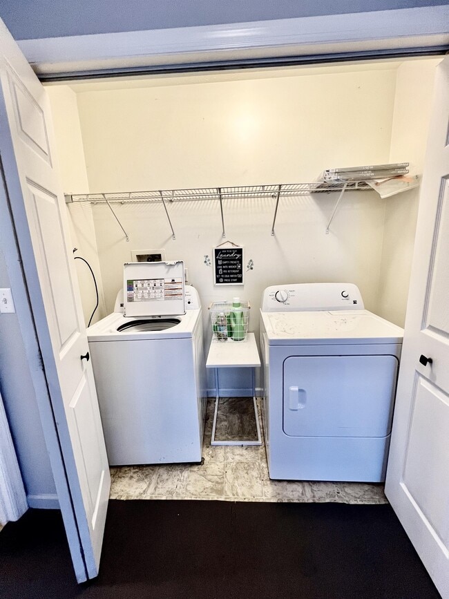 Building Photo - 229 Palisades Dr