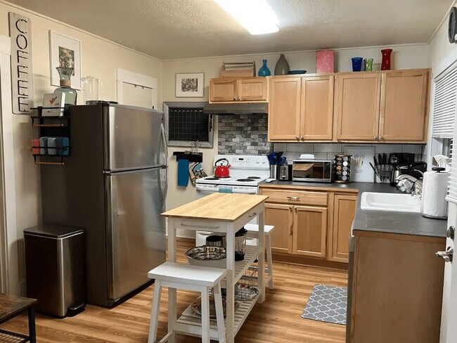 Building Photo - 756 N 76th St