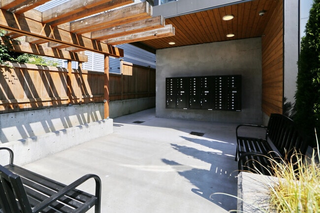 Building Photo - Cubix 95