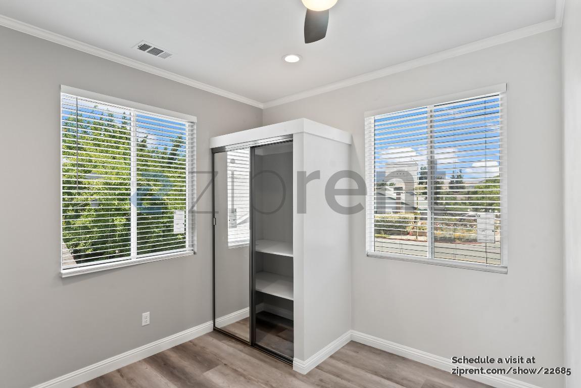 Building Photo - 1419 Flickinger Ave