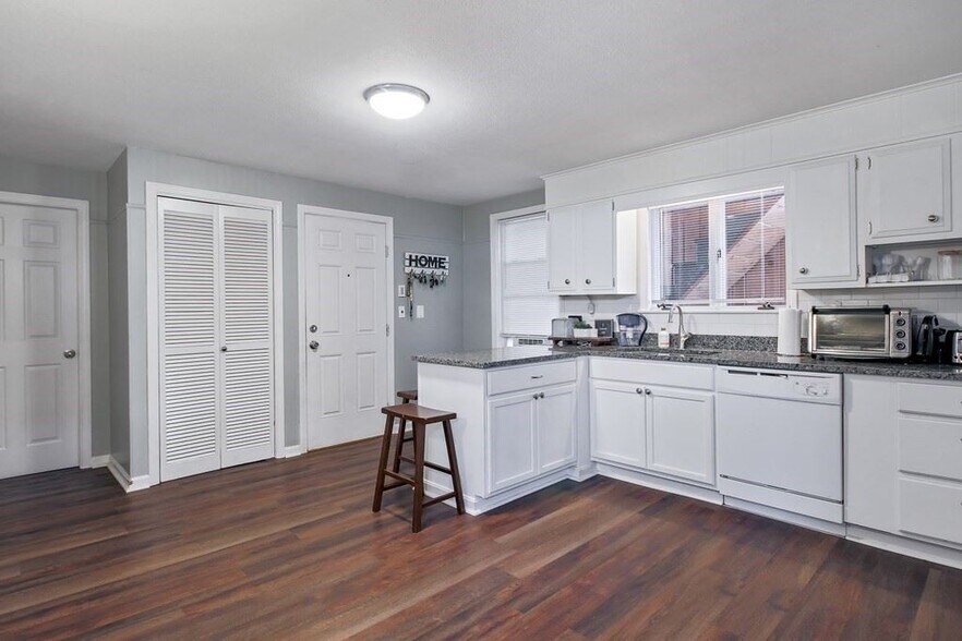 Building Photo - 234 Mechanic St