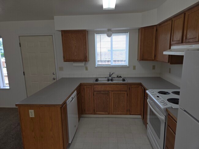 Building Photo - 2407 E Dalke Ave