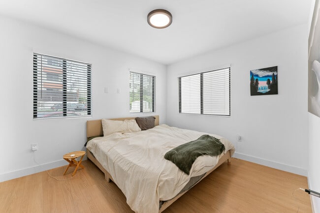 Building Photo - 351 S Catalina St