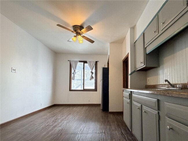 Building Photo - 1030 Reaney Ave E