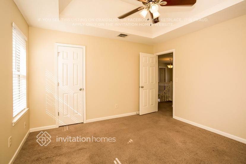 Building Photo - 572 Lakewater View Dr