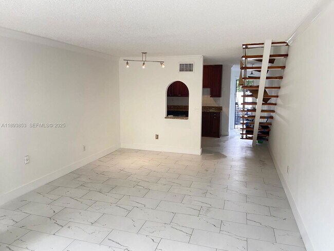 Building Photo - 15389 S Dixie Hwy