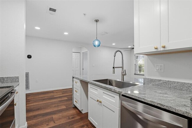 Building Photo - 8809 Manor Loop