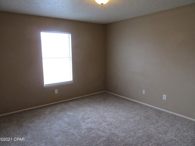 Building Photo - 1104 W 19th Ct