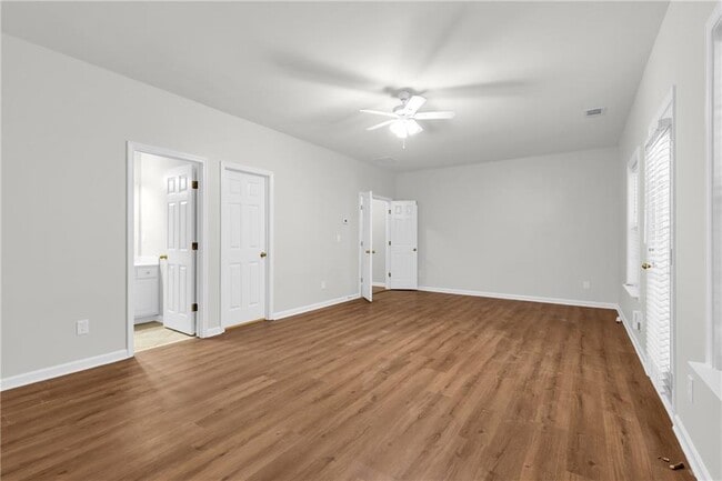 Building Photo - 10870 Brunson Dr