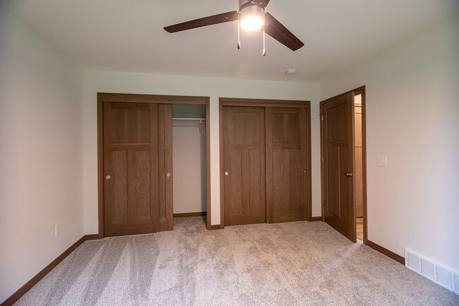 Building Photo - 925 Green Pastures Trl