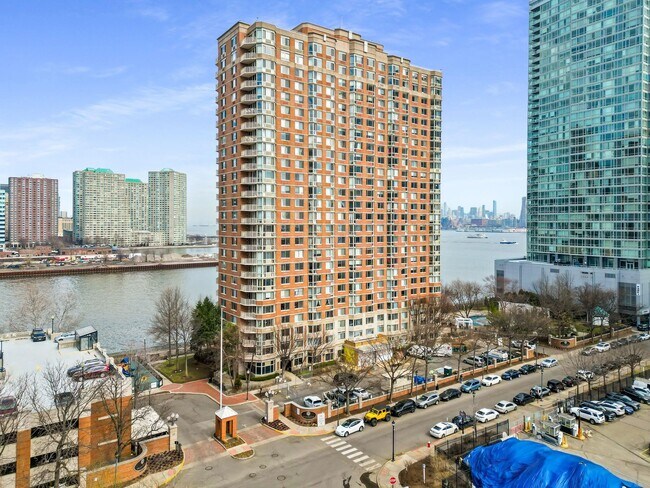 Building Photo - 20 2nd St