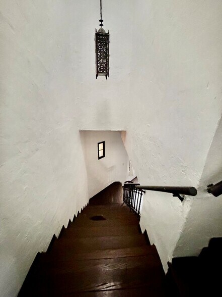 Building Photo - 1519 N Hayworth Ave