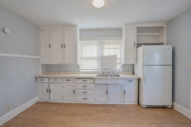 Building Photo - 2308 Fremont St