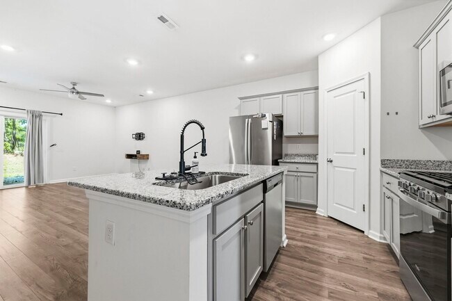 Building Photo - 3412 Bells Lk Cir
