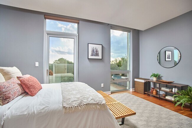Building Photo - Effortless Downtown Living in the Heart of...