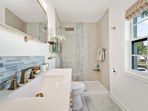 Building Photo - 5102 Coquina Key Dr SE