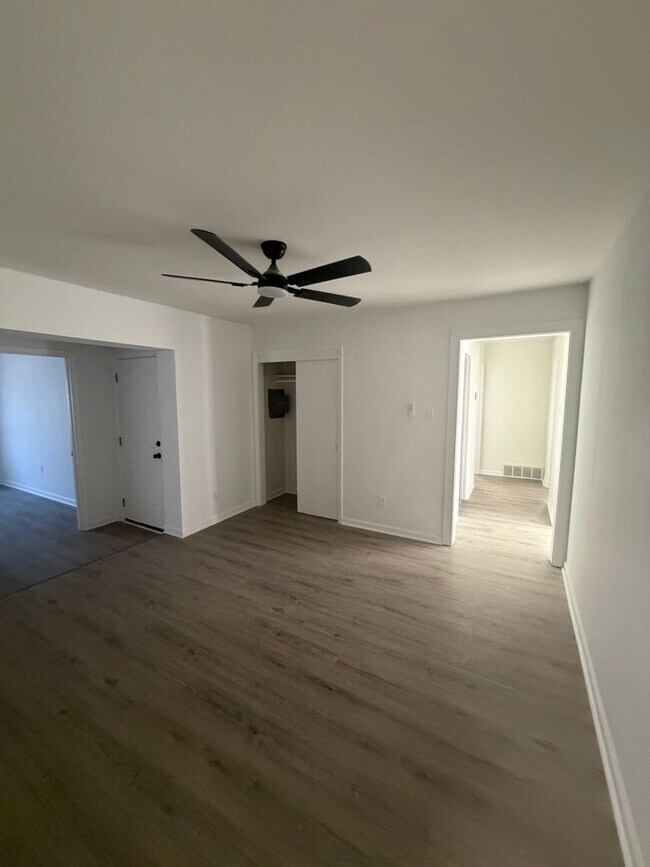 Building Photo - 1956 Edward Ave