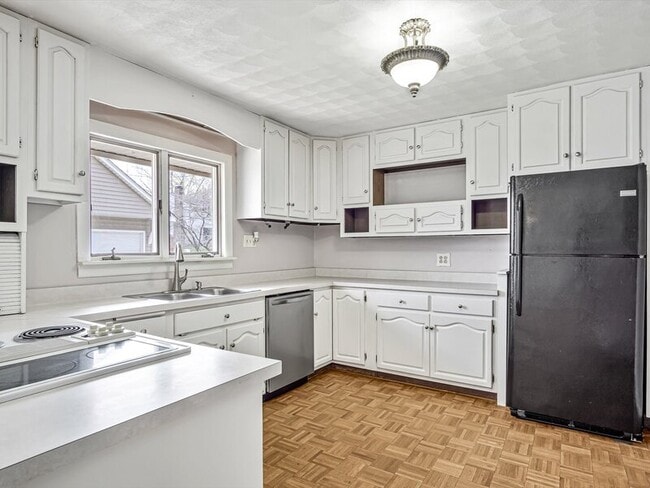 Building Photo - 33 Vanderbilt Pl