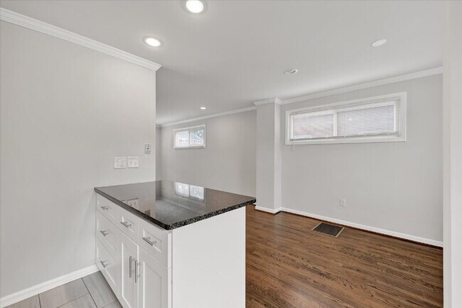 Building Photo - 8611 Ellen Ct
